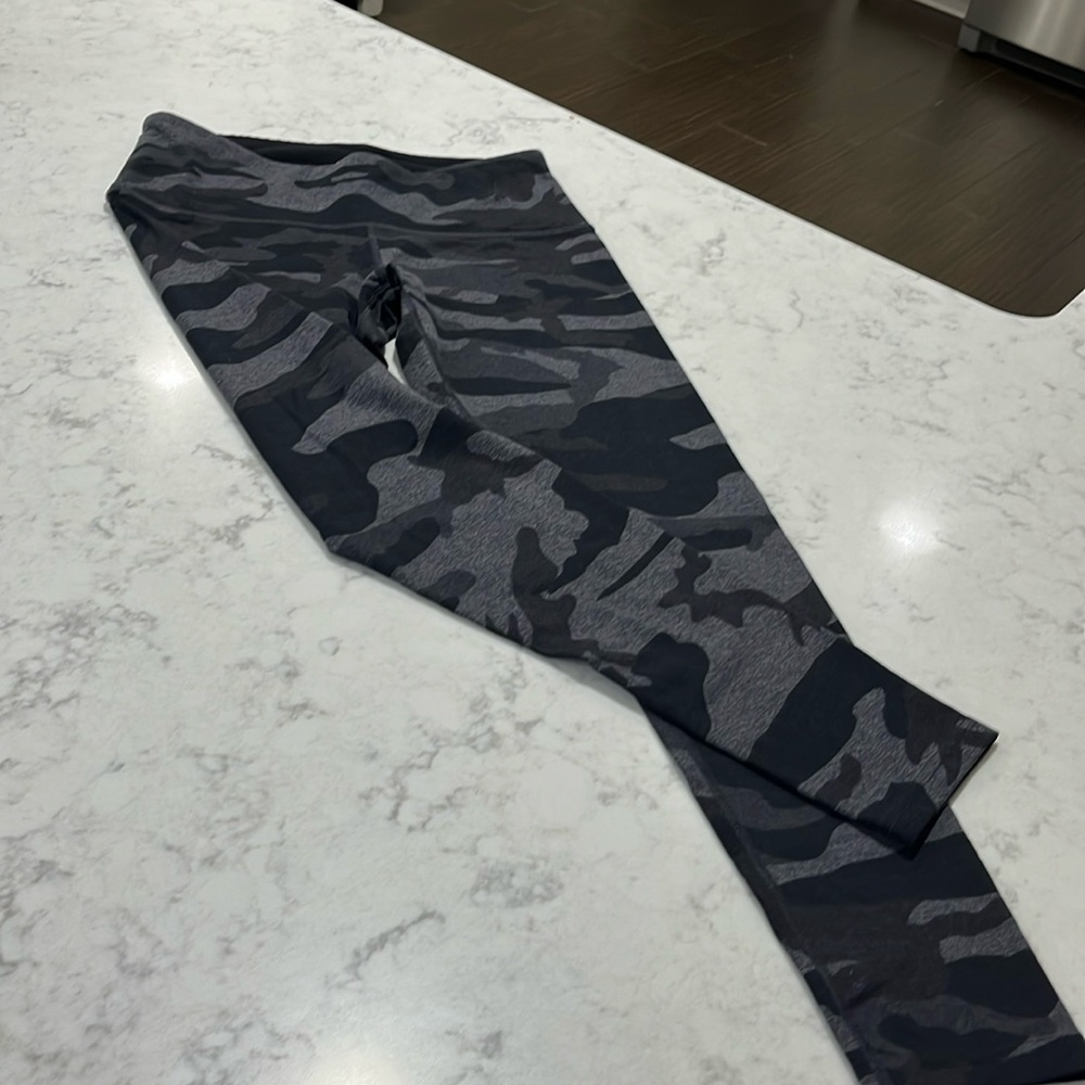 Black camo leggings, like new-S
